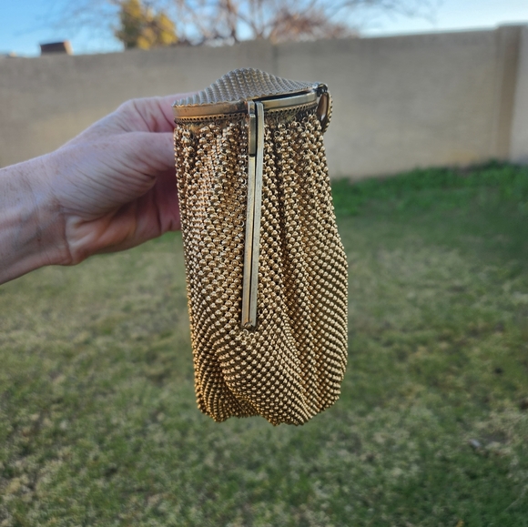 1930s unique Schiaparelli Whiting And Davis Mesh Bag - Picture 3 of 10